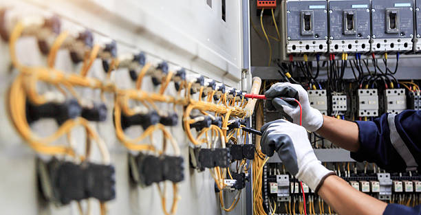 Professional Electrician technician working in Cypress Gardens, FL